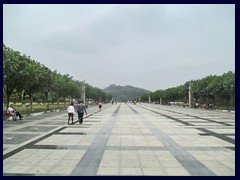 This shiny plaza leads towards the enormous Lianhuashan Park and the northern outskirts from Civic Center, Futian district.
